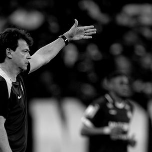 Diniz exalta primeiro tempo do Corinthians, admite possível venda e fala sobre Memphis
