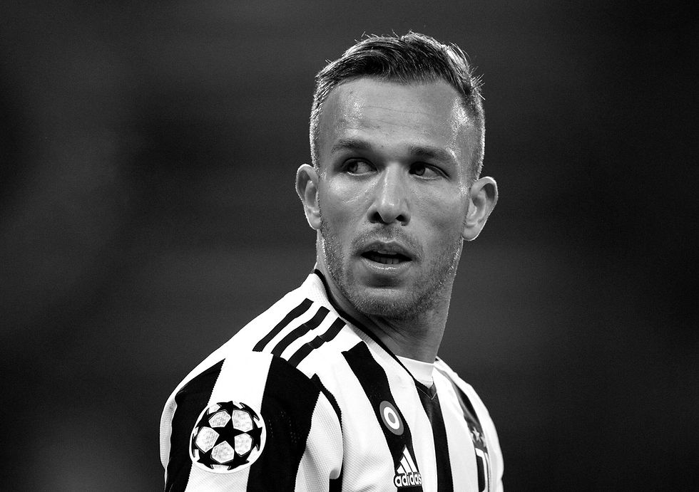 Corinthians consulta Arthur Melo, mas salário dificulta avanço por volante da Juventus