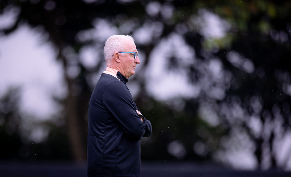 Dorival Júnior organiza exercícios táticos para sequência no Brasileiro.