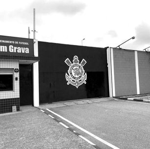 Corinthians tem CT alvo de rojões e equipe da Globo é ameaçada por homem armado