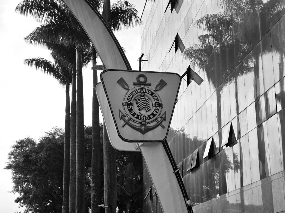 Vitalícios se unem, endurecem regras para sócios e geram reação no Corinthians