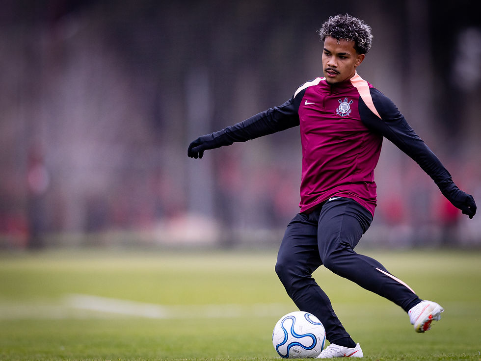 Kaio César volta aos treinamentos no Corinthians.