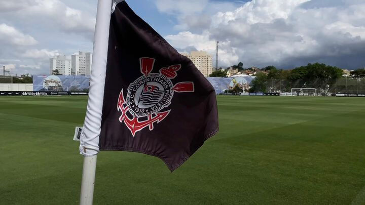 Mesmo em meio ao transfer ban, o Corinthians vive dias movimentados no mercado da bola.