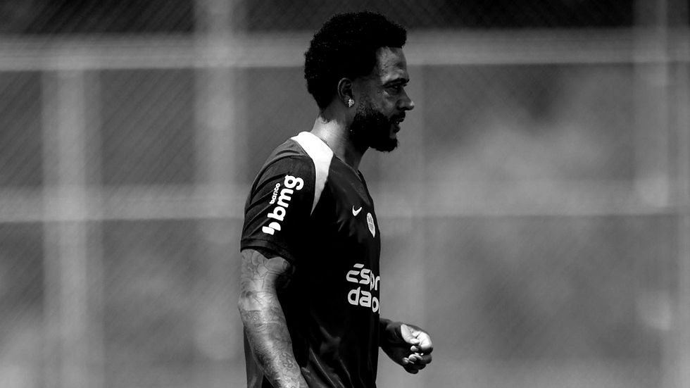 Memphis Depay vai a campo no CT, mas Corinthians adota cautela com o retorno