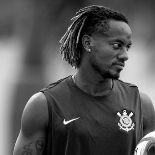 André Carrillo durante treinamento no CT Joaquim Grava.