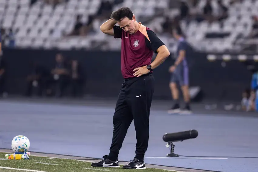Fernando Diniz avaliou a derrota para o Botafogo e falou sobre a permanência de Yuri Alberto.