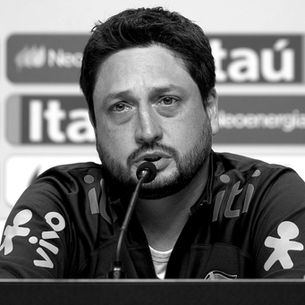 Arthur Elias retorna ao CT Joaquim Grava e destaca papel do Corinthians em sua carreira
