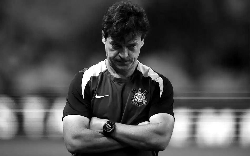Corinthians demite Fernando Diniz após derrota para o Internacional