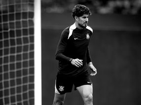 Corinthians faz treino tático e embarca para a Argentina pela Libertadores