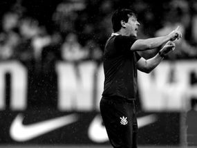 Corinthians banca Diniz, elenco pede permanência e técnico admite pior recorte da carreira