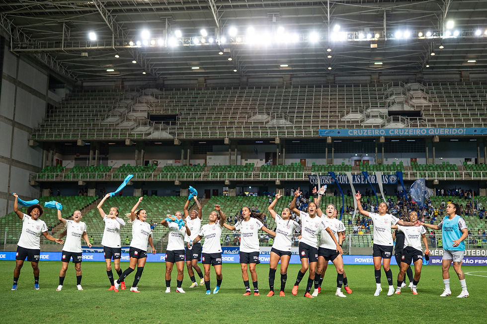 Brabas celebram vitória no primeiro jogo das quartas de final do Brasileirão Feminino.