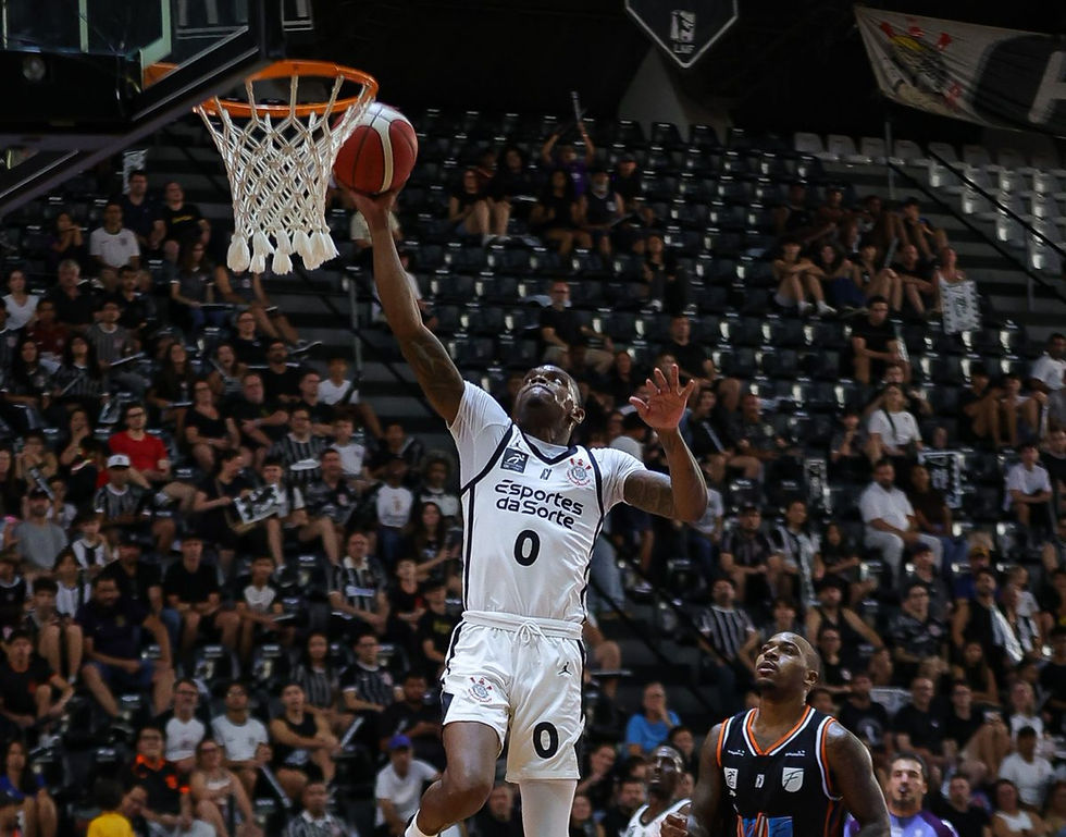 Davaunta Thomas foi um dos destaques do Corinthians na partida com 21 pontos.