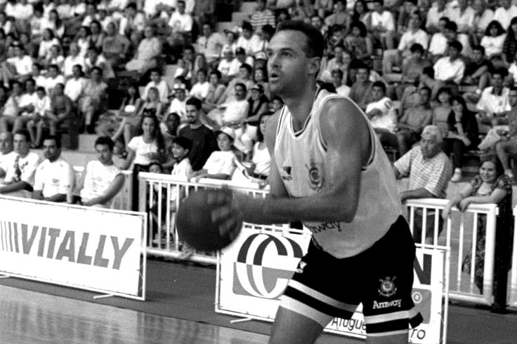 Morre Oscar Schmidt, ídolo do basquete mundial e campeão pelo Corinthians em 1996