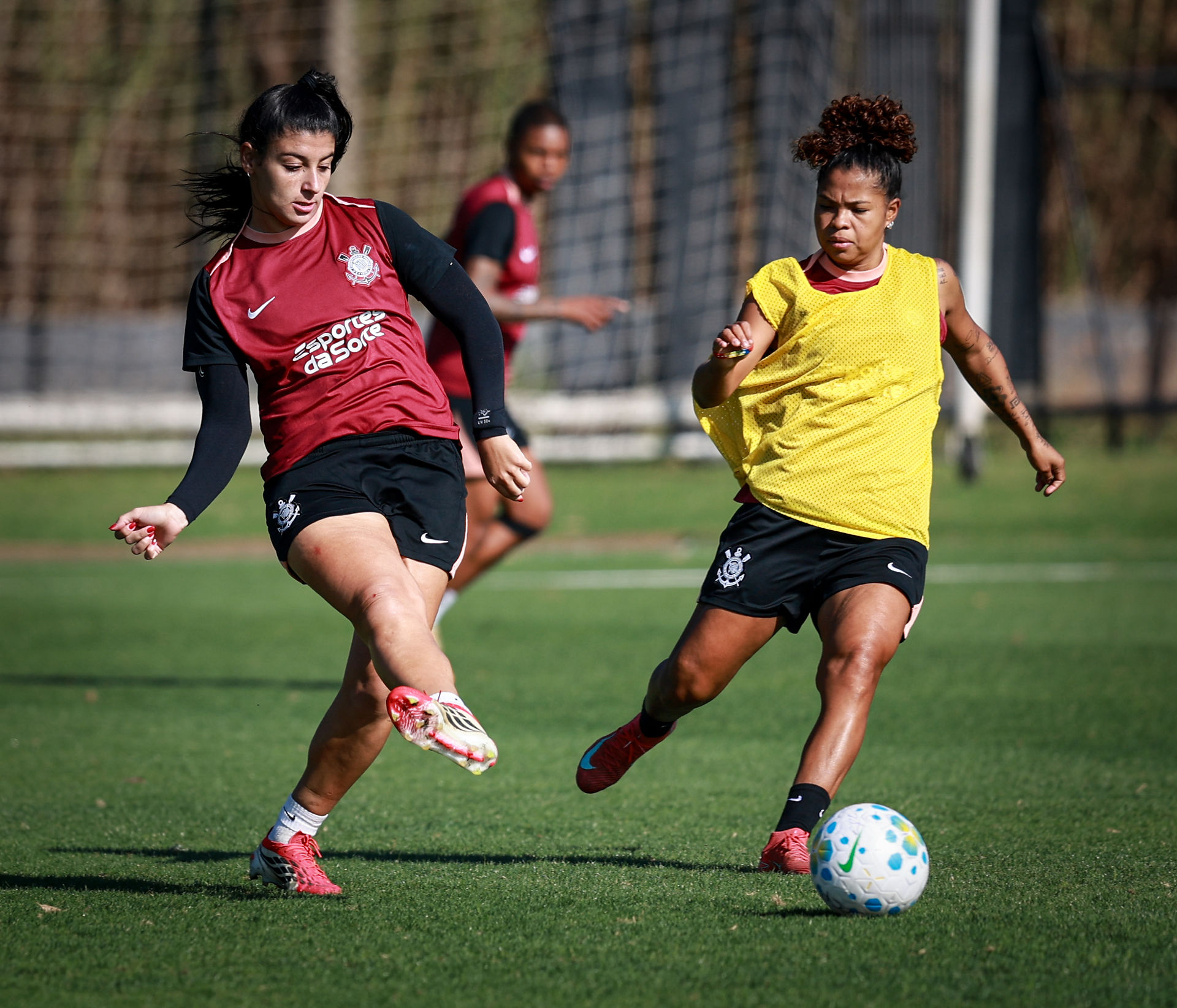 Confira imagens do treino tático das Brabas antes do confronto com o Internacional.