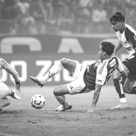 Corinthians é dominado pelo Cruzeiro e perde por 3 a 0 no Mineirão pelo Brasileirão