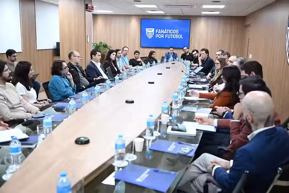 Clubes e operadoras de apostas se reúnem para discutir projetos de restrição à publicidade de bets.