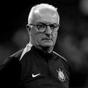 Dorival Júnior exalta força da base após vitória do Corinthians e projeta legado para o clube