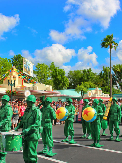 Disney World Vacation Cost 2026: Complete Trip Cost Breakdown for a Family of 4 (Tickets, Hotels, Dining, Lightning Lane)