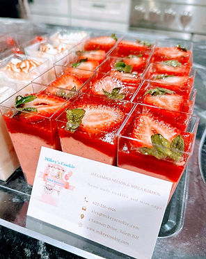 Strawberry mousse minicup