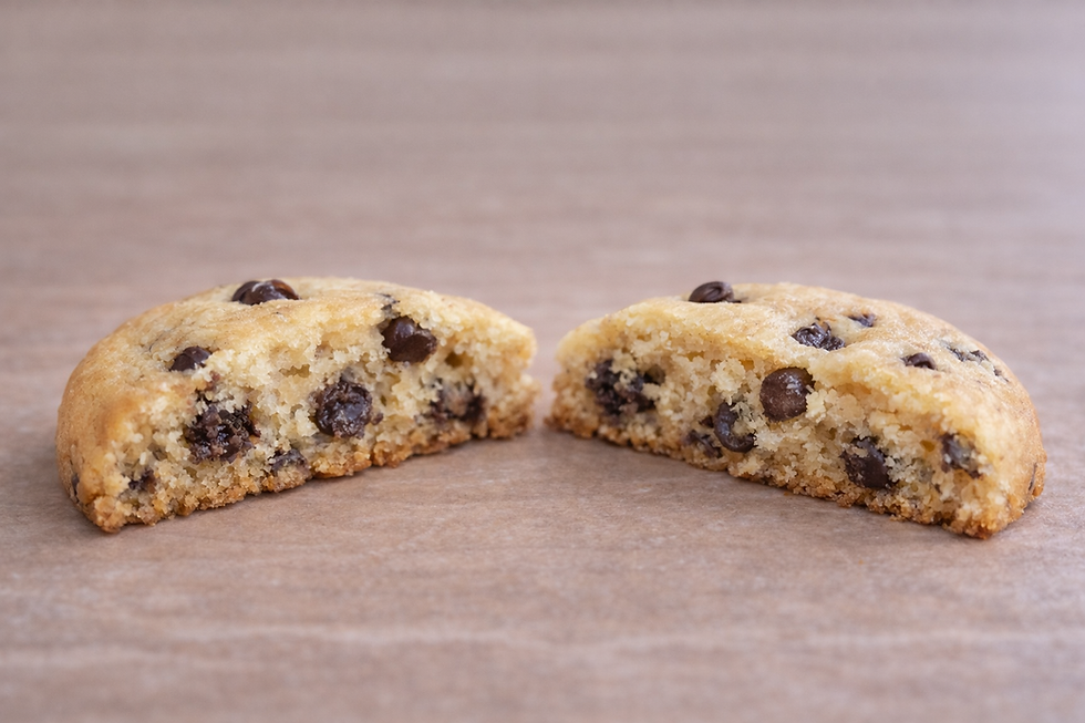 Thumbnail: Soft chocolate chip cookie close up showing gooey chocolate center