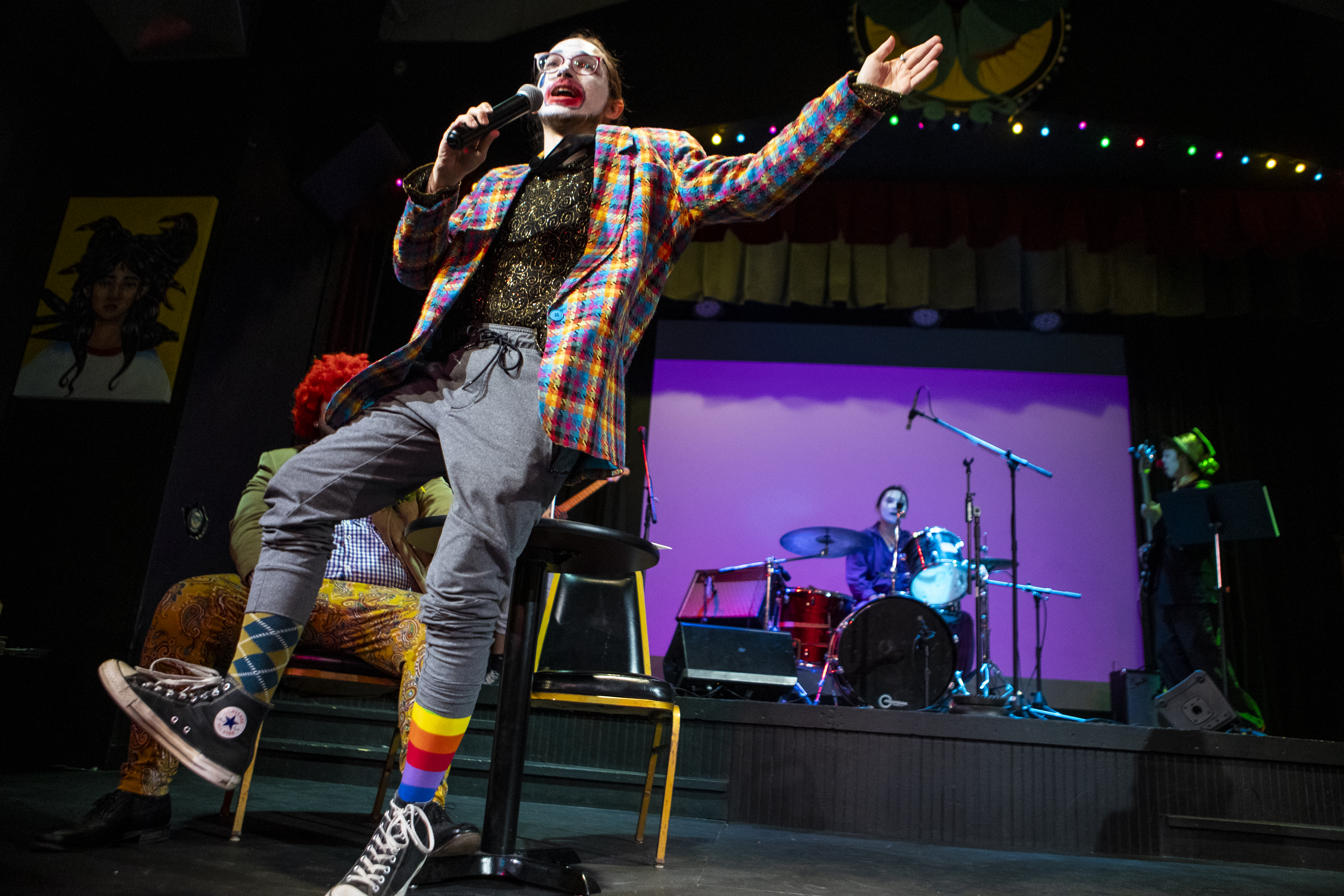 Clown Bar: Dusty nails it!