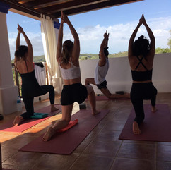 Morgonyoga. Anyaneyasana