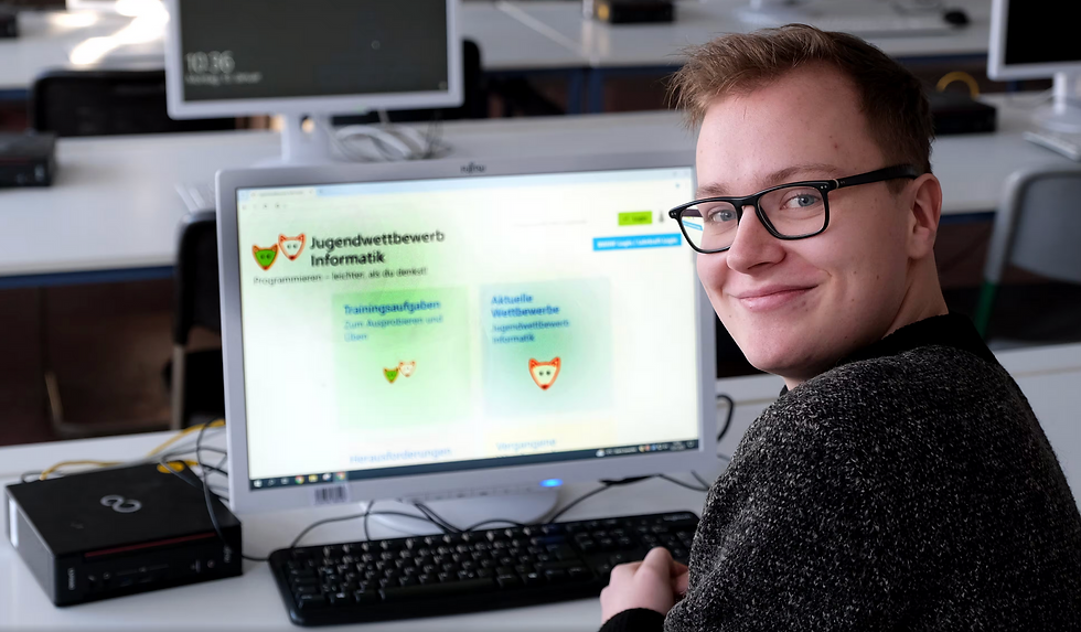 Dennis Bauer (Q1) ist bundesweit Bester in Informatik