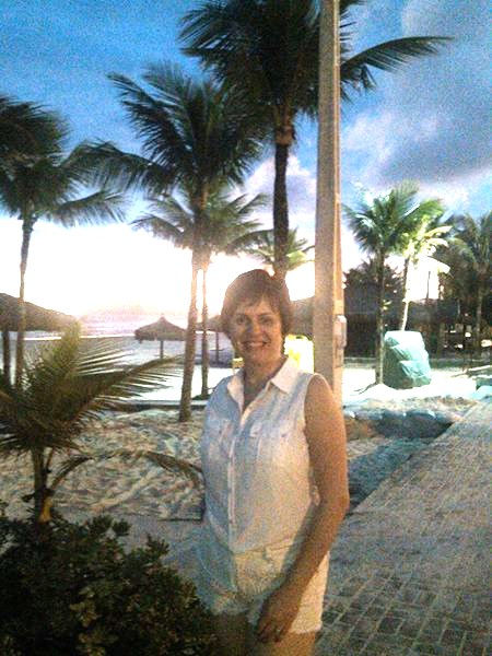 Sonia, founder of Shoreline Creations by Sonia, sharing her journey from Brazil to Florida.