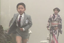 走る親子