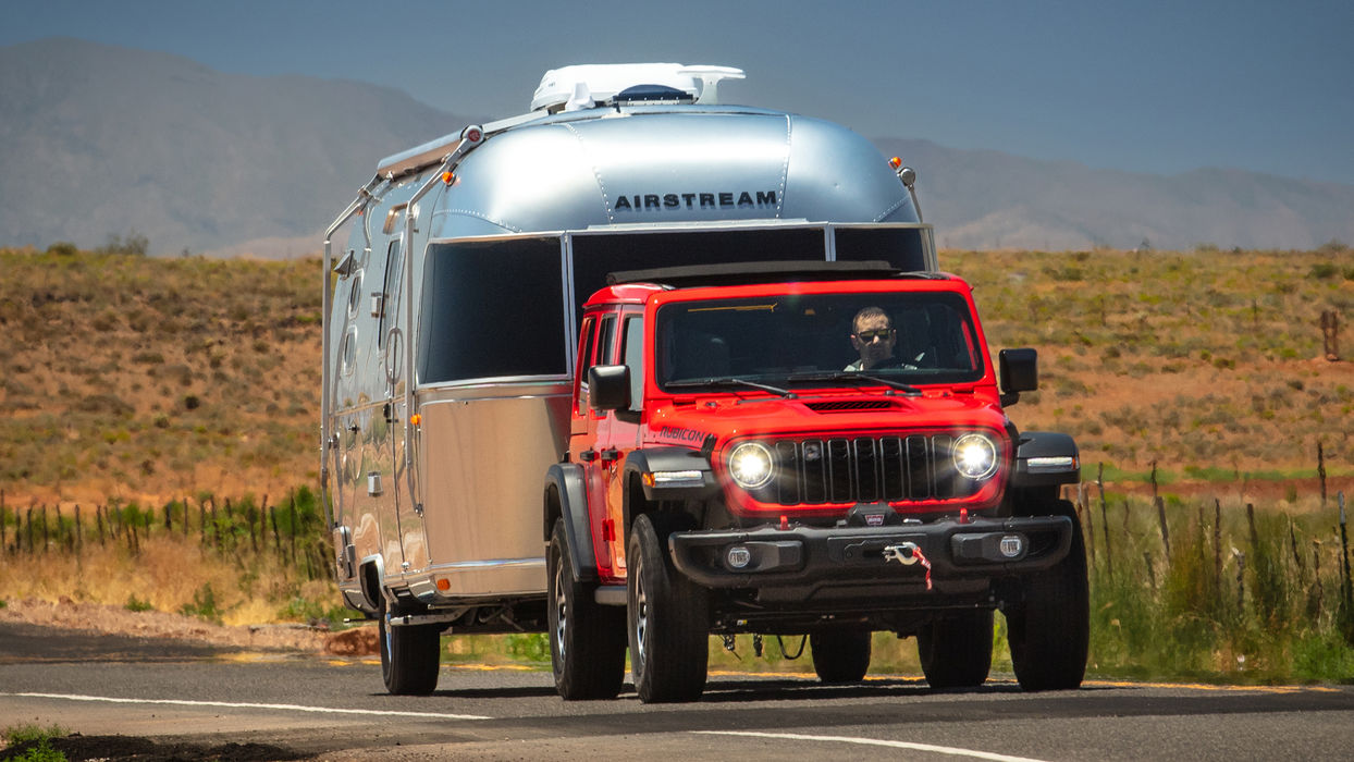 Rubicon in Firecracker Red, towing