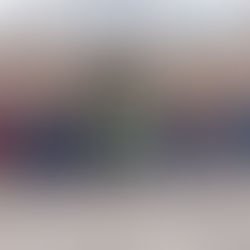 Photo de groupe devant la maison Champagne Bollinger