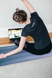 yoga-5842967_1920.jpg