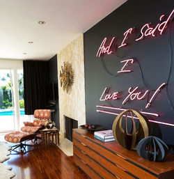 Neonpavia-Scritte al neon