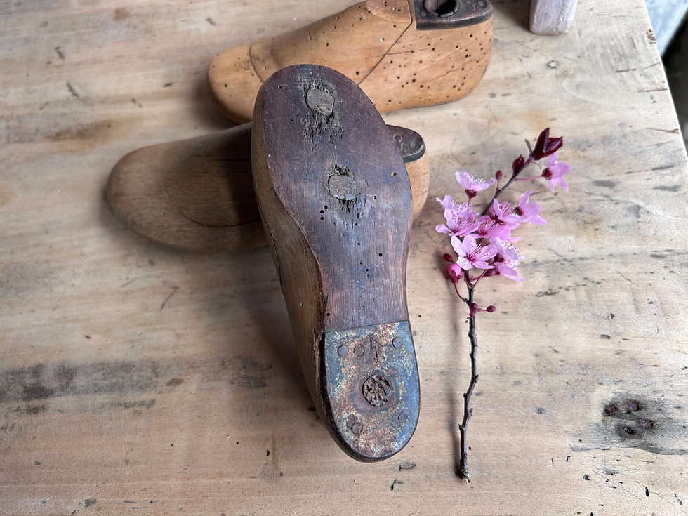 Miniatura: Anciennes formes de cordonnier pour chaussures d’enfant en bois