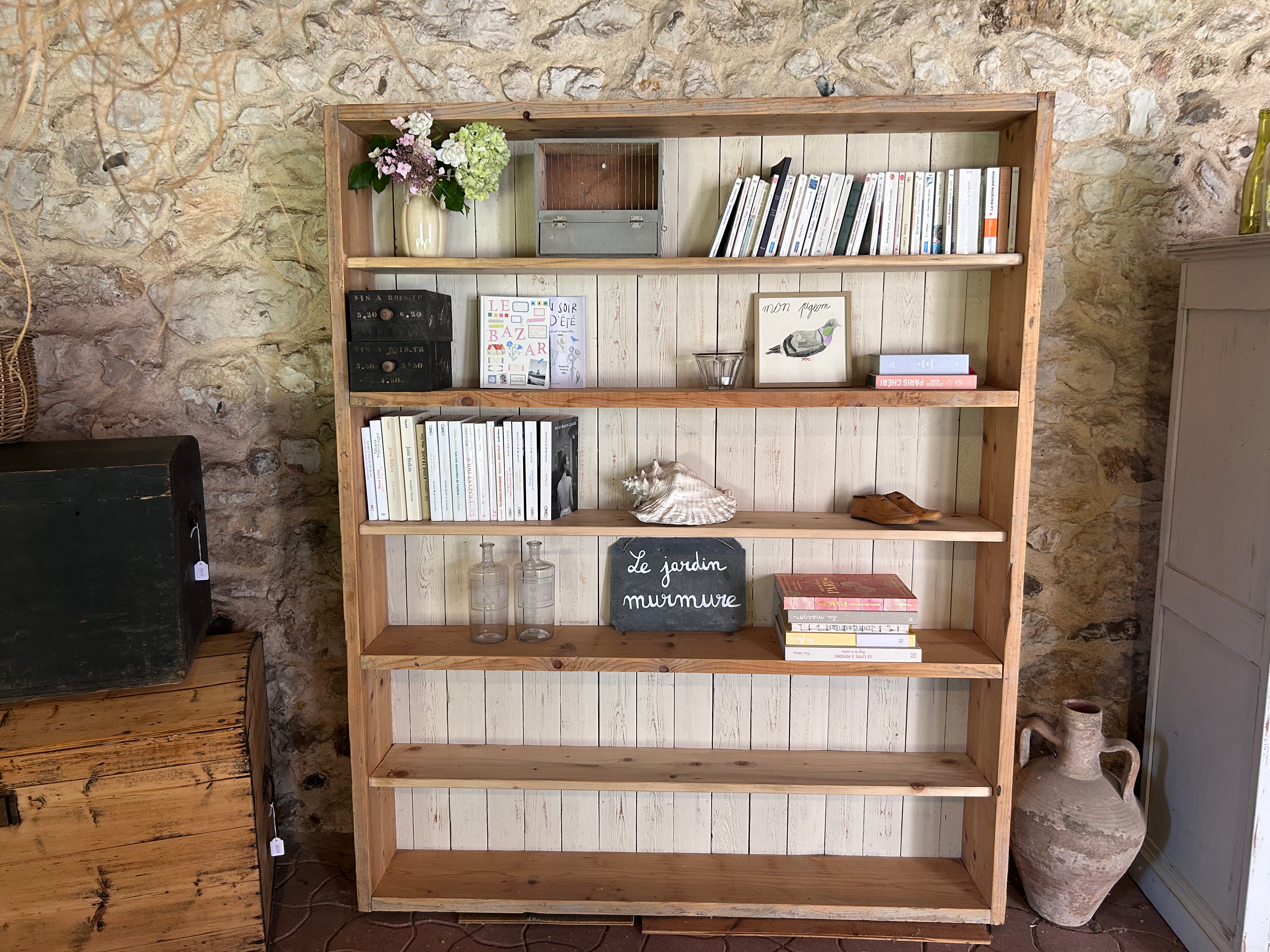 Bibliothèque d'école ancienne – pièce unique