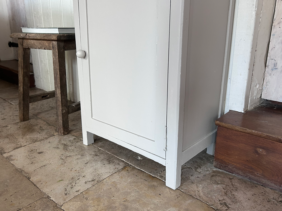 Miniature : Petit meuble d’appoint ancien – table de chevet / rangement