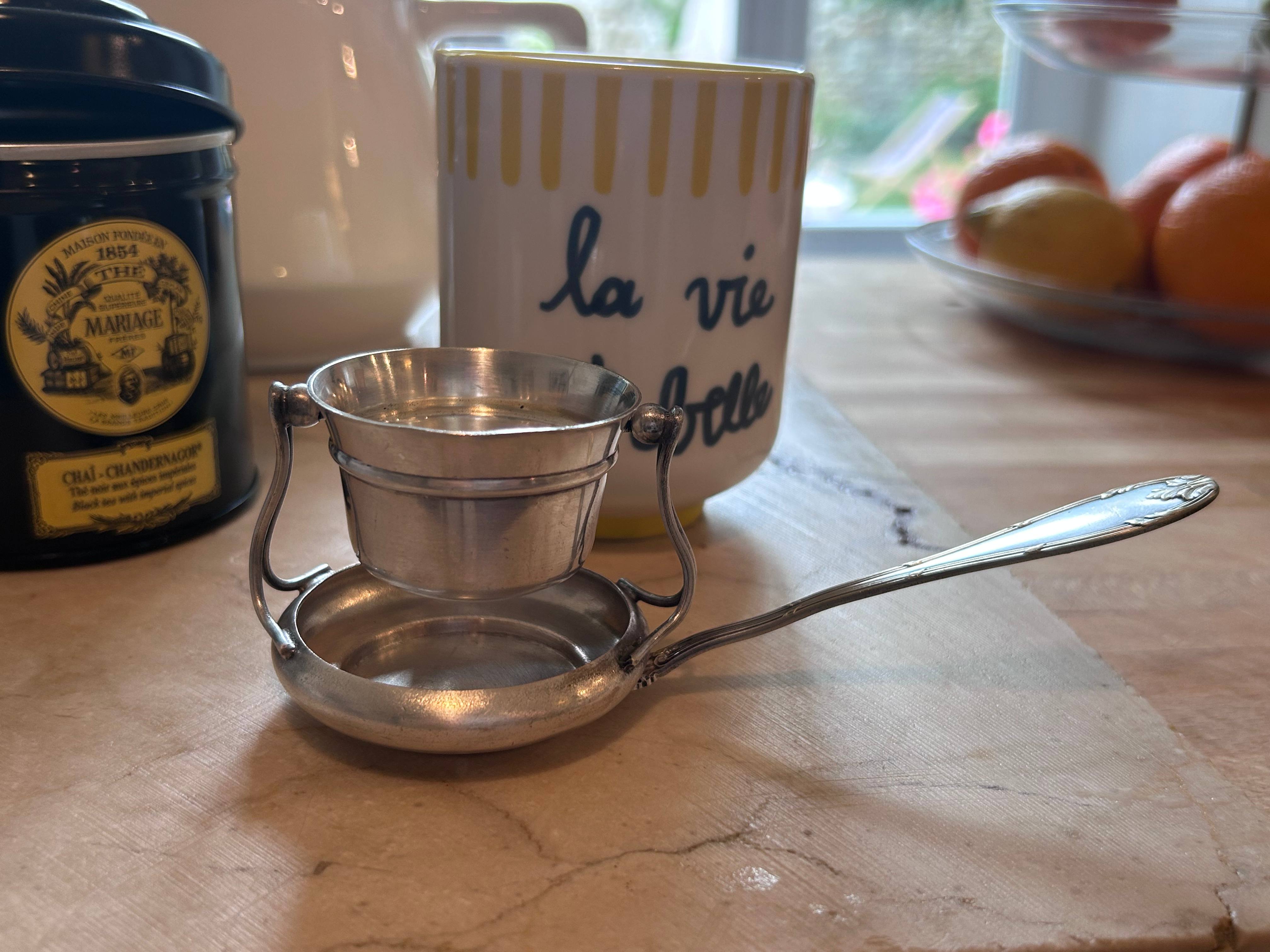 Cuillère / infuseur à thé ancien avec déversoir