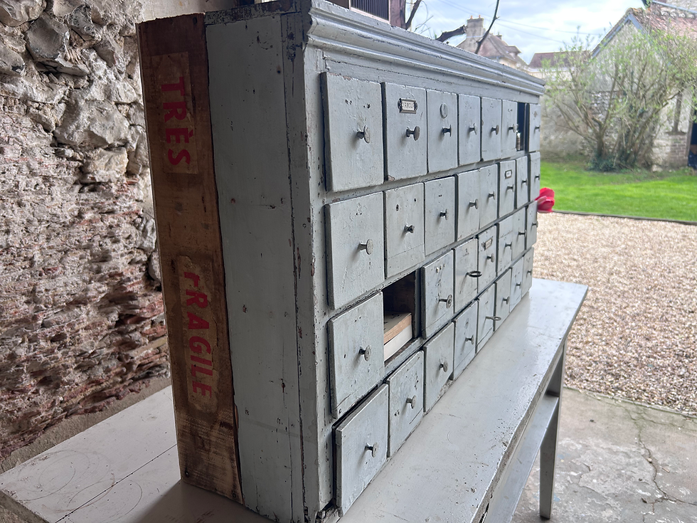 Miniaturbild: Ancien meuble d’atelier à tiroirs – meuble de métier patiné