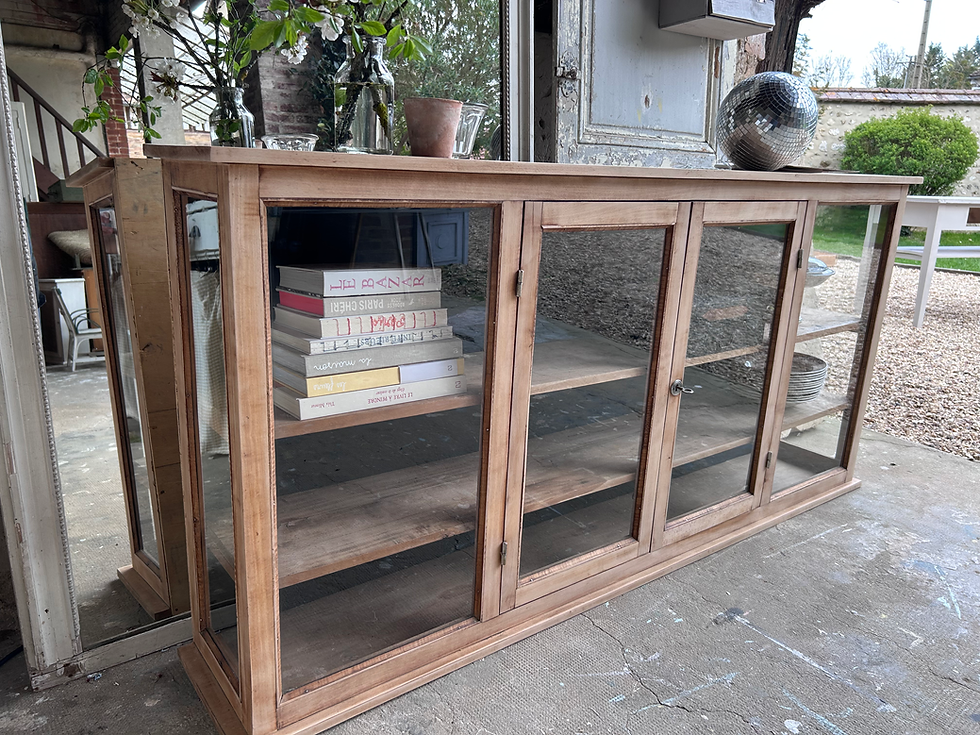 Miniature : Enfilade vitrée ancienne en bois – meuble bas de métier style campagne chic