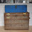 Miniature : Malle ancienne en osier – Coffre de rangement vintage