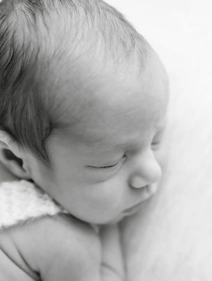 FORT WAYNE NEWBORN & FAMILY PHOTOGRAPHER | Adriz Newborn Session
