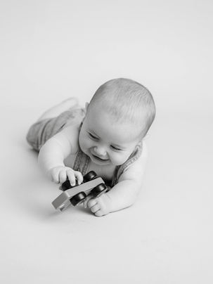 FORT WAYNE NEWBORN & FAMILY PHOTOGRAPHER | Waylon's 6-Month Milestone Session