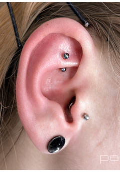tragus, vertical tragus, f-skin, freaky skin, kartuzy, tatuaż, piercing, top 100 of poland, florida, piercing bible, sanepid, stowarzyszenie polskich piercerów, professional piercers poland, kolczyk, przekłucie, ucho, biżuteria, conch, lobe, industrial, helix, rook, septum, nostril, smiley, piercing, przekłuwanie, kolczyki, tytan, tatuaż, studio, Kartuzy, rook, helix, forward helix