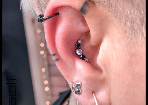 conch, conch piercing, przekłucie conch, orbital piercing, dekoracyjny piercing, najbardziej popularne przekłucie, piercing na początek, earstyling