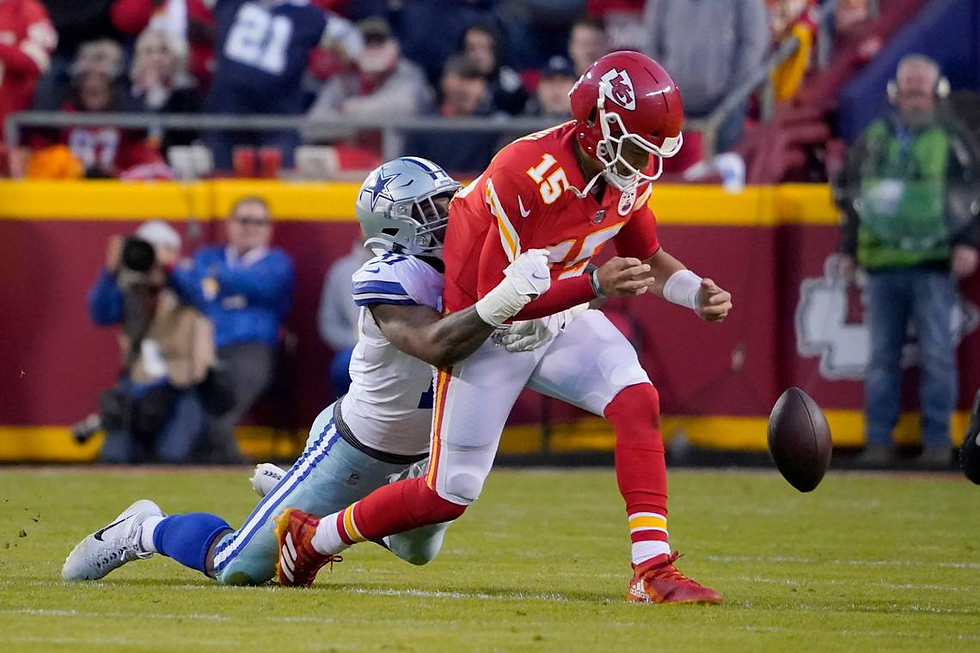 Micah Parsons sacks Patrick Mahomes.