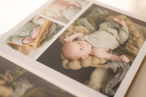 De stevige, vlakliggende pagina’s geven iedere foto ruimte om te ademen.
Geen dun papier, maar kwaliteit die je voelt wanneer je bladert.