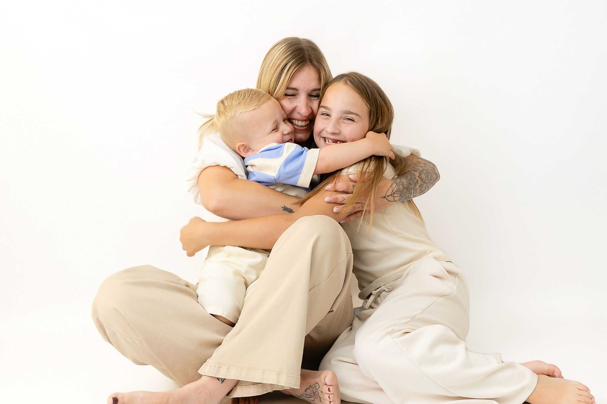 Moeder en kinderen géén selfies ByFab Fotografie.jpg