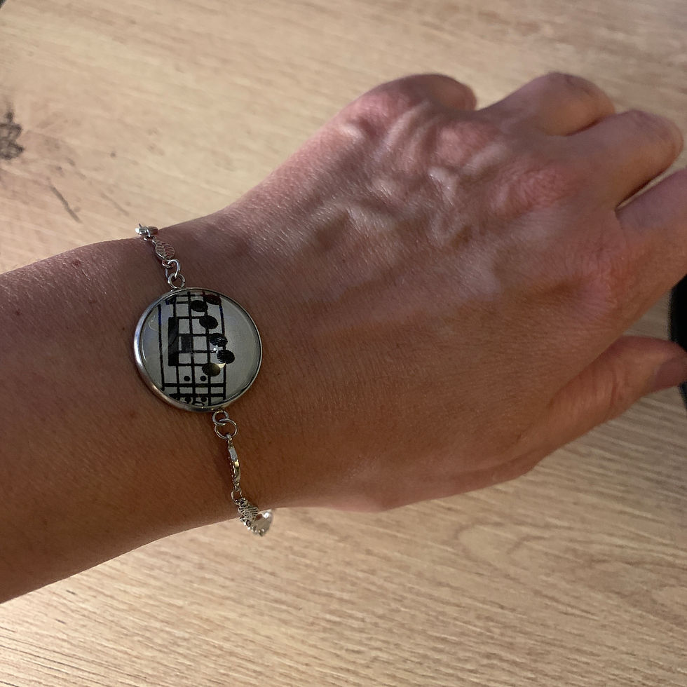 Miniature : Symphonie Argentée – Le Bracelet qui Fait Résonner votre Style 🎶