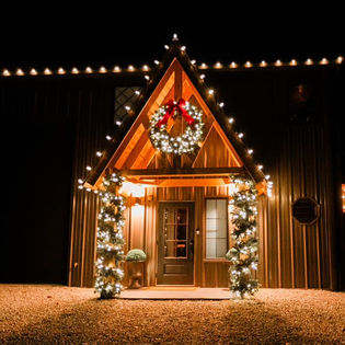 Garland, wreath, roof line lighting installation
