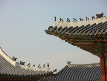 Traditional Korean roof with Japsang figures